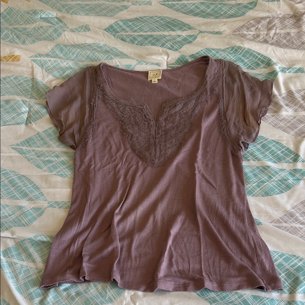 Chic Mauve V-Neck Lace Blouse